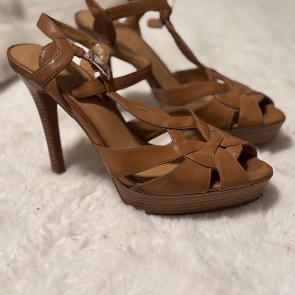 Shoes - Picture 4 of 4